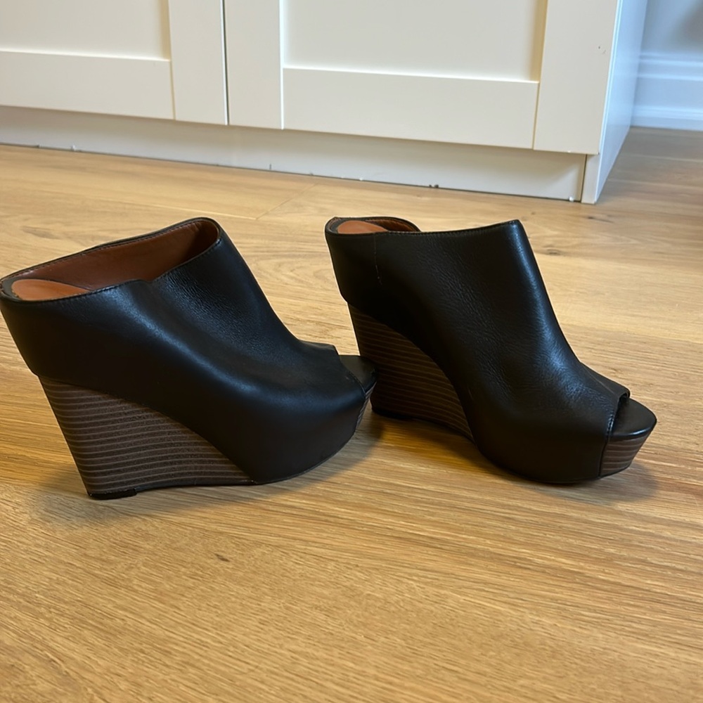 Jessica Simpson mules
